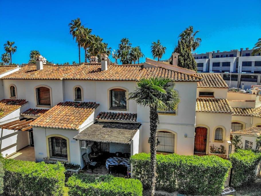 La Isla Casa Barnaby Villa Platja de Larenal Екстериор снимка