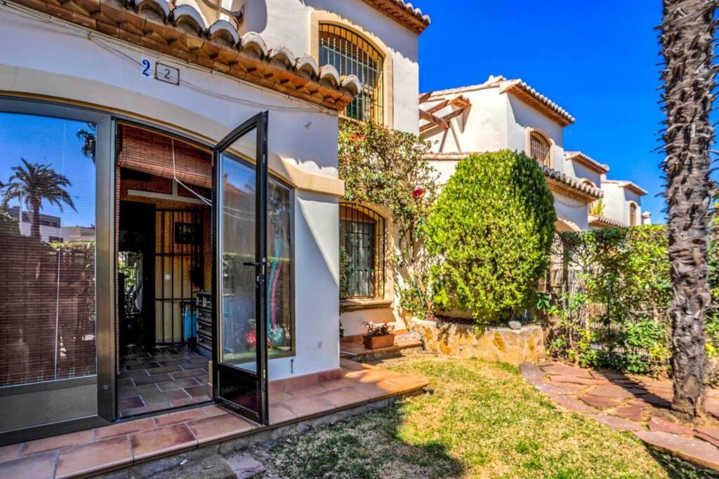 La Isla Casa Barnaby Villa Platja de Larenal Екстериор снимка