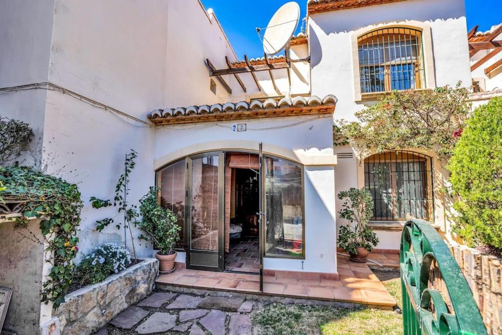 La Isla Casa Barnaby Villa Platja de Larenal Екстериор снимка