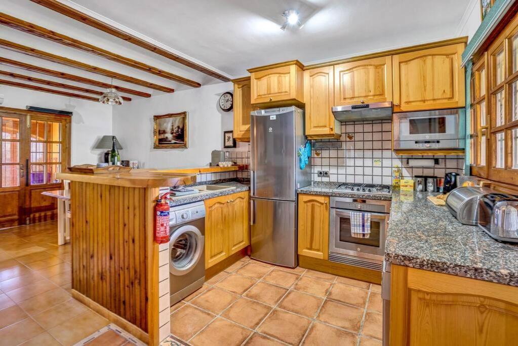 La Isla Casa Barnaby Villa Platja de Larenal Екстериор снимка