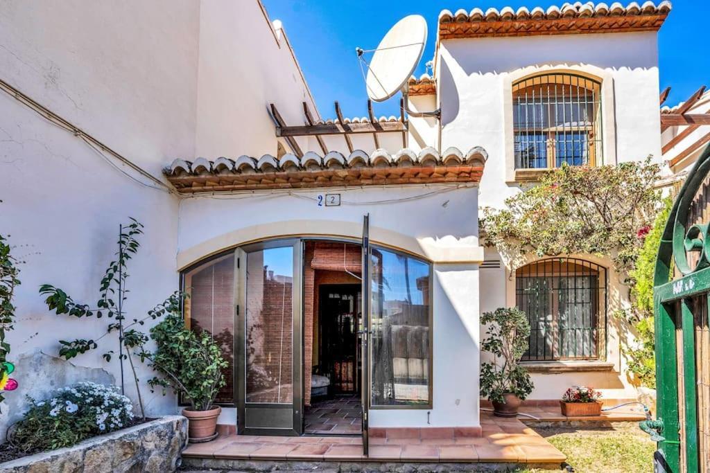 La Isla Casa Barnaby Villa Platja de Larenal Екстериор снимка