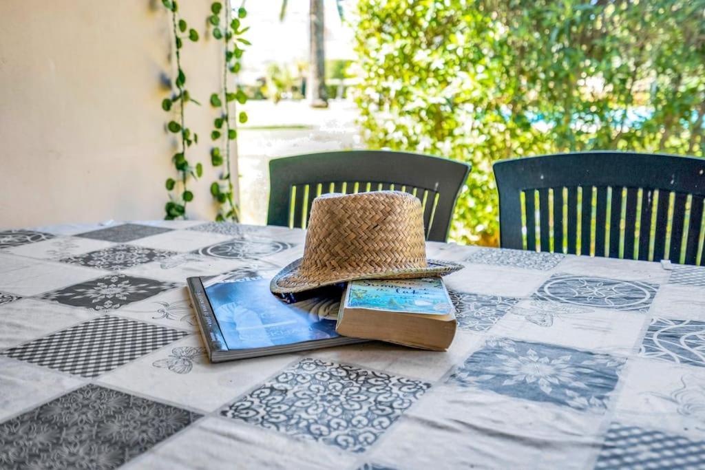 La Isla Casa Barnaby Villa Platja de Larenal Екстериор снимка