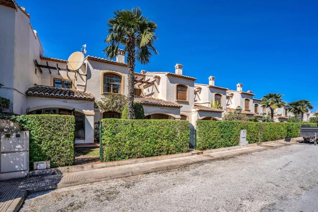 La Isla Casa Barnaby Villa Platja de Larenal Екстериор снимка