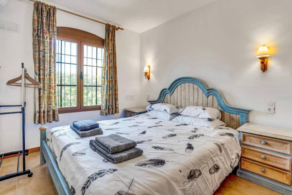 La Isla Casa Barnaby Villa Platja de Larenal Екстериор снимка