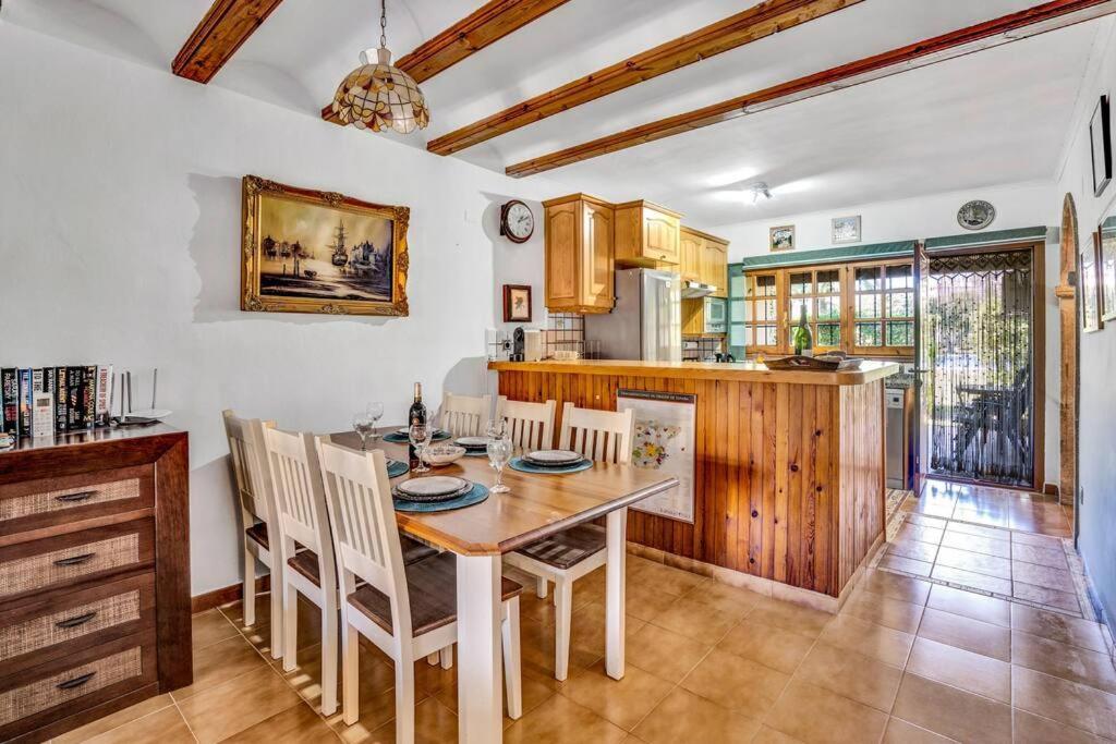 La Isla Casa Barnaby Villa Platja de Larenal Екстериор снимка